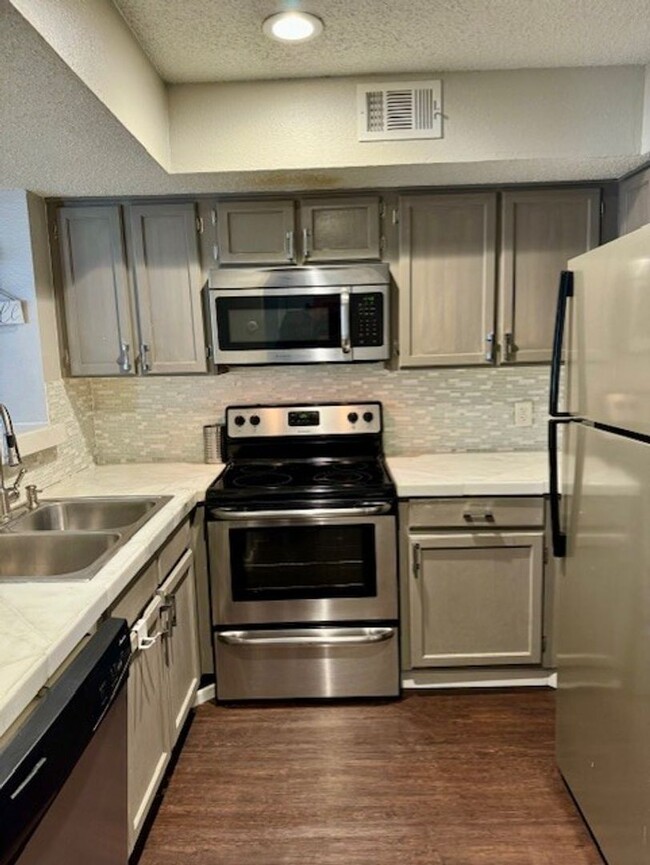 Foto del edificio - Great North Arlington condo available for ...