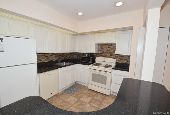 Foto del edificio - 206-14 Emily Rd