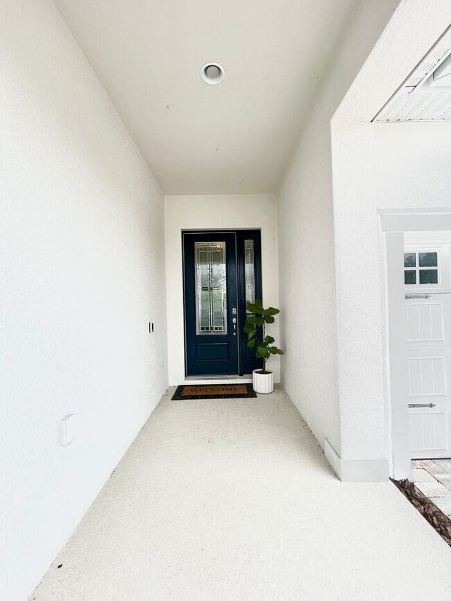 Foto del edificio - Elegant 5-Bedroom Pool Home for Rent in Sa...