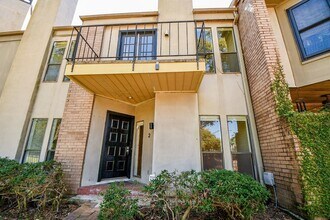 Building Photo - 10811 Richmond Ave.