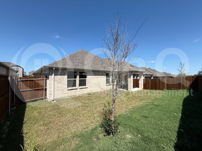 Building Photo - 613 Huntley Dr
