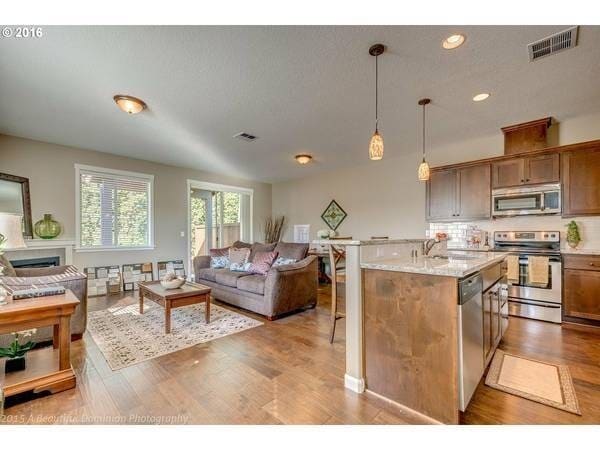 Building Photo - Beautiful Luxury Home!  Half Off September...