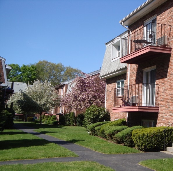 Pine Grove Rentals - Taunton, MA | Apartments.com