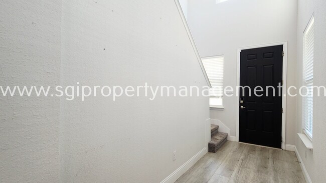 Building Photo - 1005 Thomas Pl