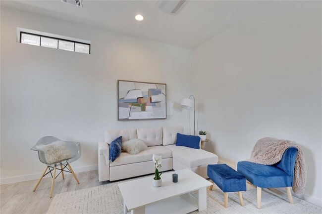 Building Photo - 808 Lydia St