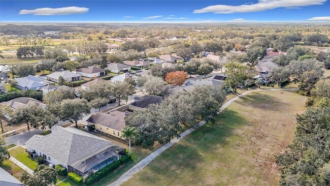 Building Photo - 16829 Midsummer Ln