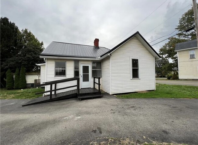 Building Photo - 1662 Mercer Rd