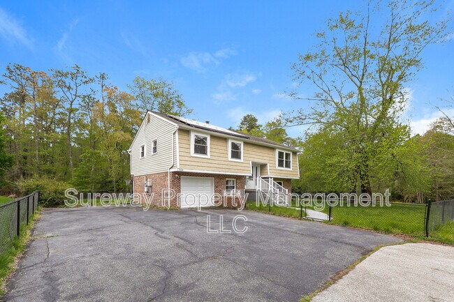 Foto del edificio - 524 Larch Ave