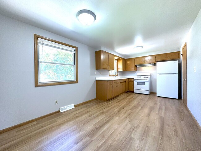 Foto del edificio - 8080 W Potomac Ave