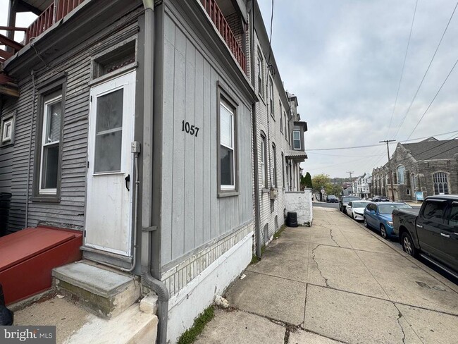 Building Photo - 1057 N 11th St