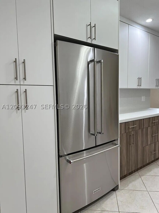 Foto del edificio - 1175 W 33rd St
