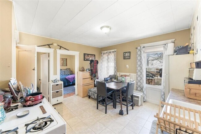 Building Photo - 35 Burnside Avenue, Unit 3R