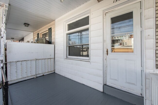 Foto del edificio - 1542 Warren St