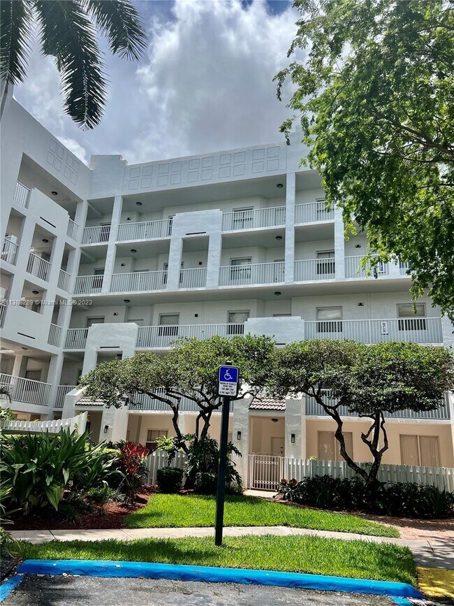 Foto del edificio - 10730 NW 66th St