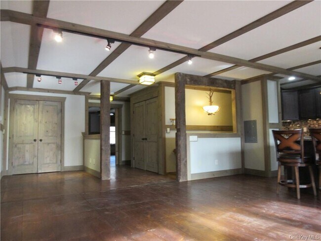 Foto del edificio - 63 River Rd