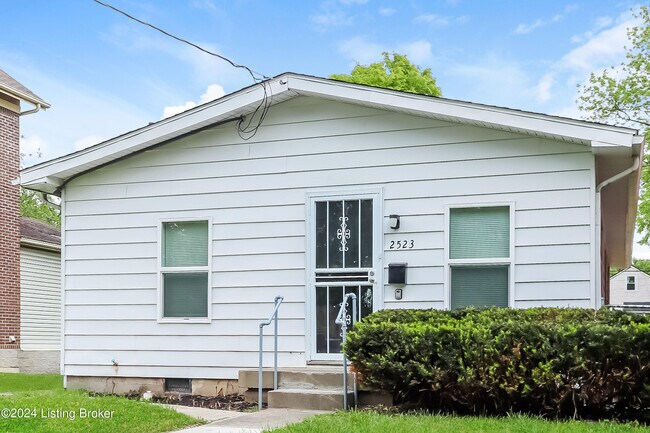Building Photo - 2523 1/2-2522 Greenwood Ave
