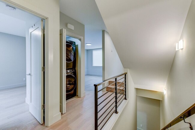 Foto del edificio - Smart Layout, Prime Location, and a Rooftop That Seals the Deal