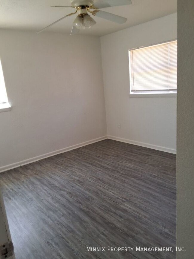 Building Photo - 420 E Dormard Ave