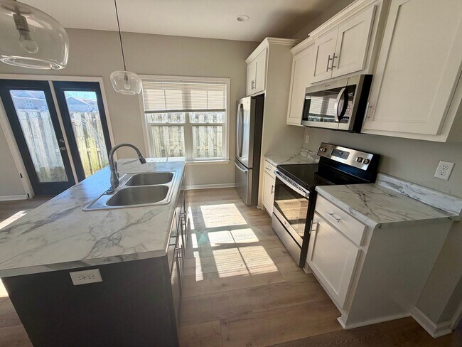 Foto del edificio - *** MOVE IN SPECIAL *** 3 BED 2 BATH