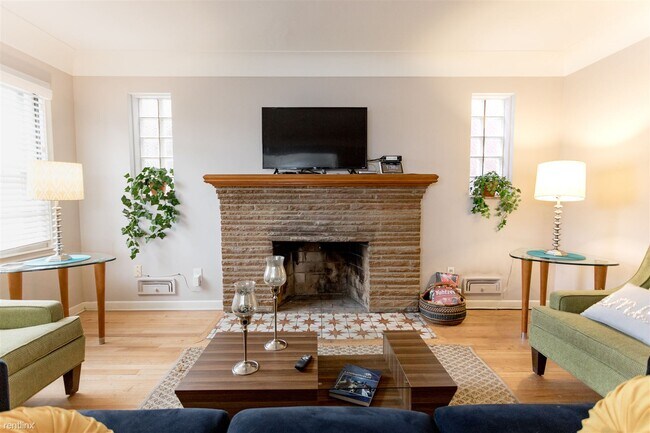 Building Photo - 3 br, 1 bath House - 159 Winona St