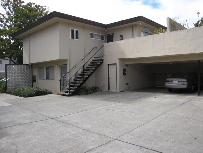 Building Photo - 718 N Claremont St