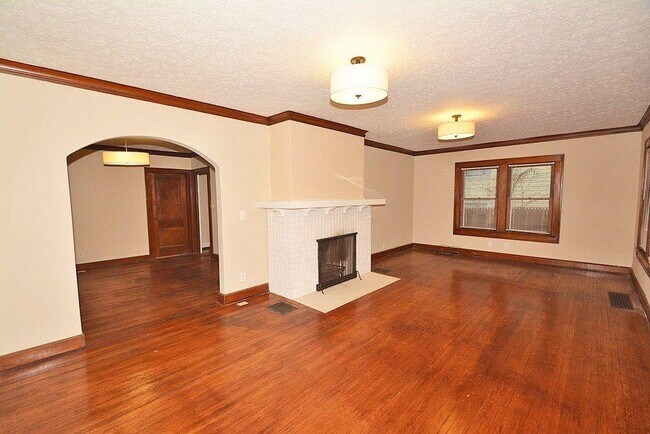 Foto del edificio - 4905 Broadway St