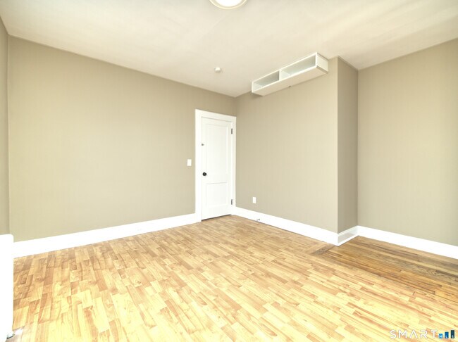 Building Photo - 1440 Wood Ave