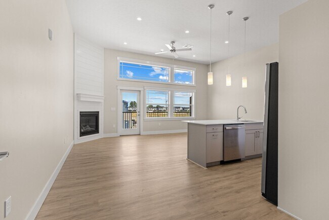 Building Photo - Stonecrest South STE 105 &amp; Unit 205