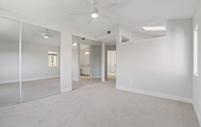 Foto del edificio - 16021 Augusta Dr