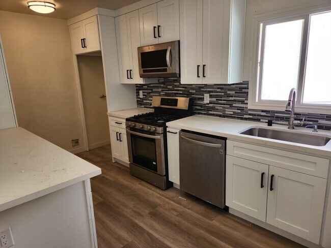 Building Photo - 3038 Altura Ave