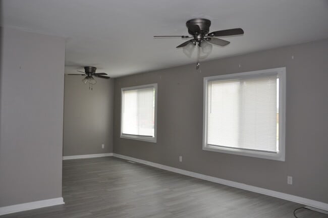 Building Photo - 900 Franora Dr