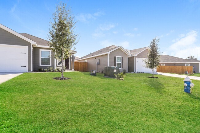 Building Photo - 26627 Ezemily Dr