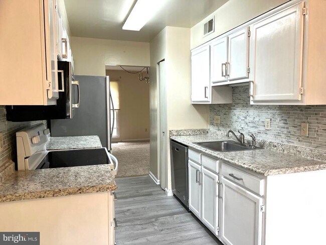 Building Photo - 4502 Canary Ct