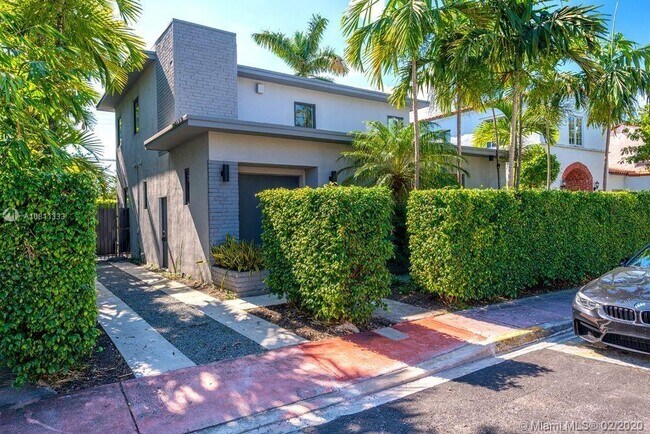 Building Photo - 810 Española Way