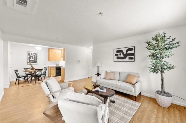 Building Photo - 7283 Florin Mall Dr
