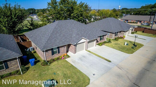 Foto del edificio - 3 br, 2 bath House - 805 West Main #201