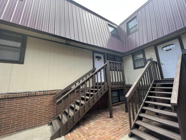 Building Photo - 776 Moccasin Trail