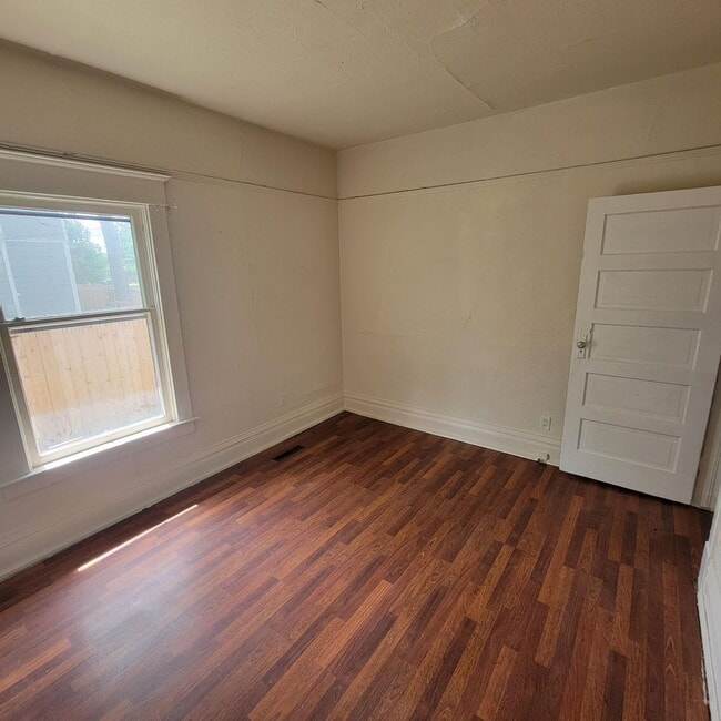 Building Photo - North Gonzaga area 3 bed house