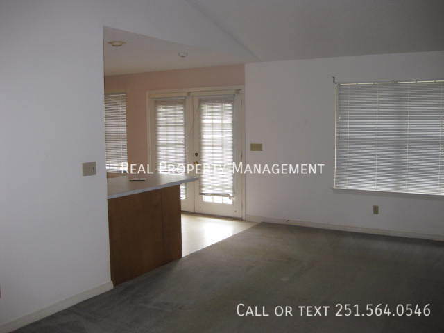 Building Photo - 420 Lakeview Dr W