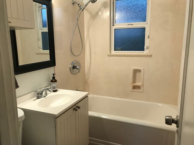 Foto del edificio - 3752 Meade Ave