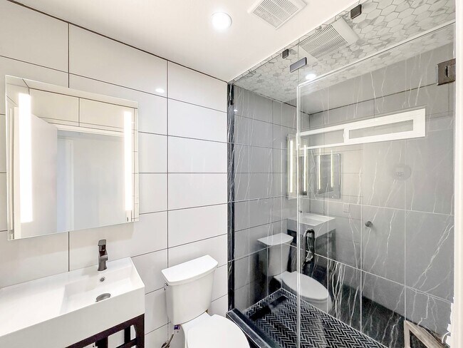 Building Photo - Charming, newly remodeled 1-bedroom, 1-bat...
