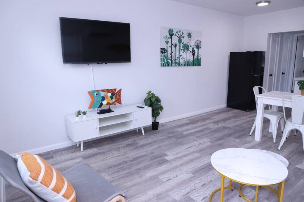 1109 Douglas Rd