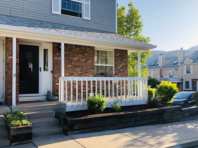 Foto del edificio - CUTE 3 bedroom West Side Townhome