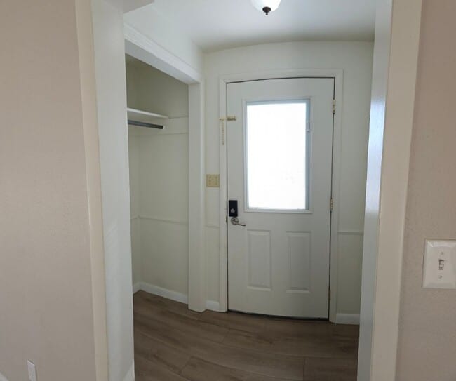 Building Photo - McD--445