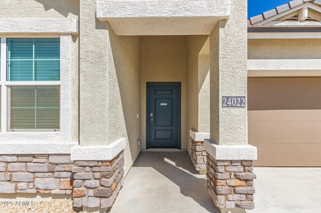 Building Photo - 24022 W Hilton Ave