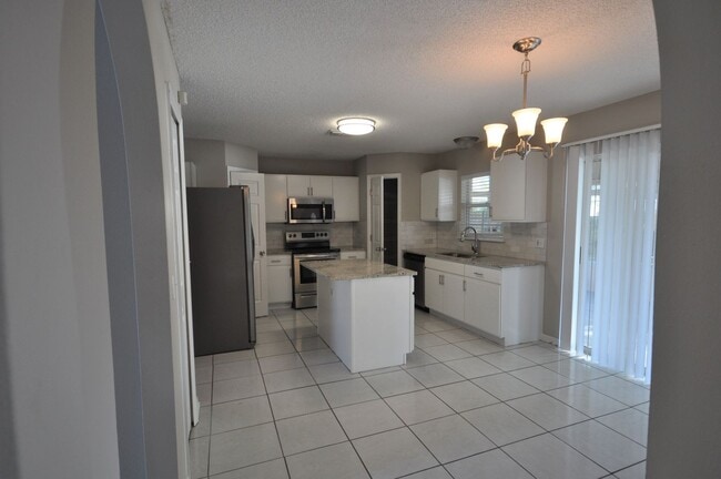 Building Photo - Rare find! Sutton Lakes 5 bedroom on seren...