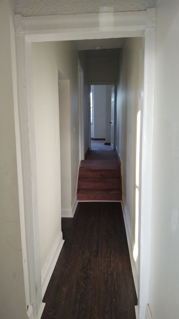 Building Photo - 2000 S Salford St