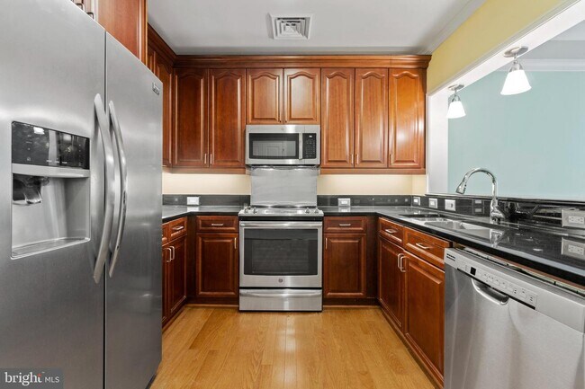 Building Photo - 401 13th St NE