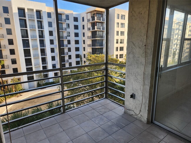 Building Photo - 17890 W Dixie Hwy