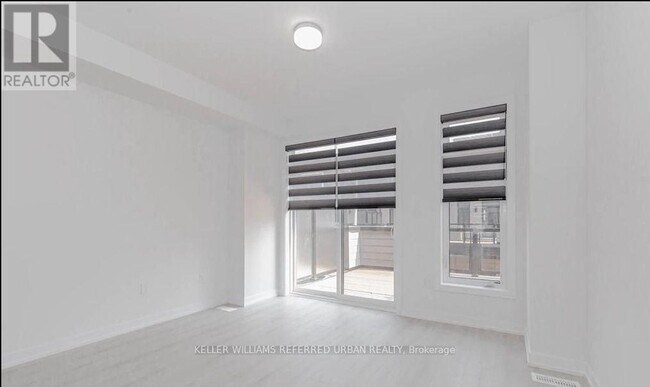 Photo du bâtiment - 1579 Midland Ave